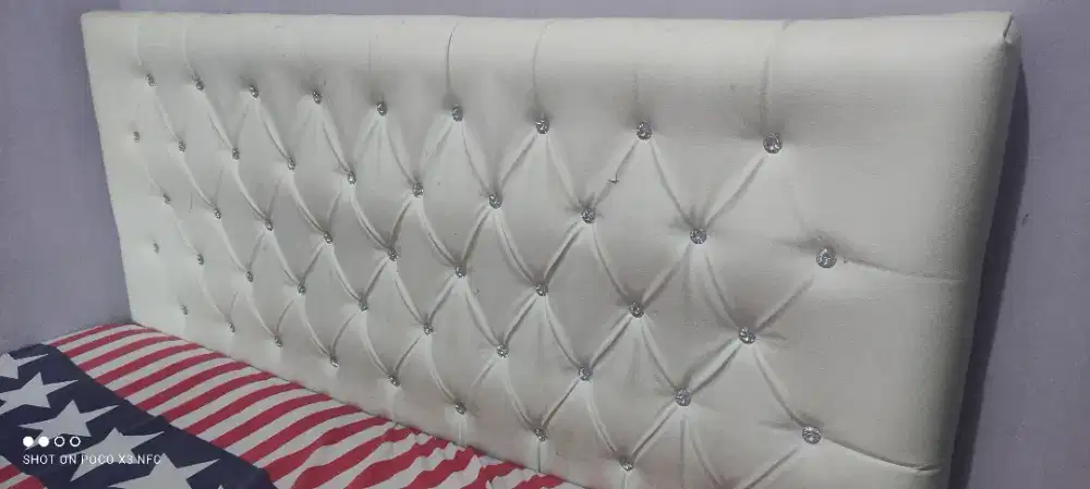 Jual tempat tidur ( tanpa kasur) SPRINGBED ukuran 160 cm x 200 cm.