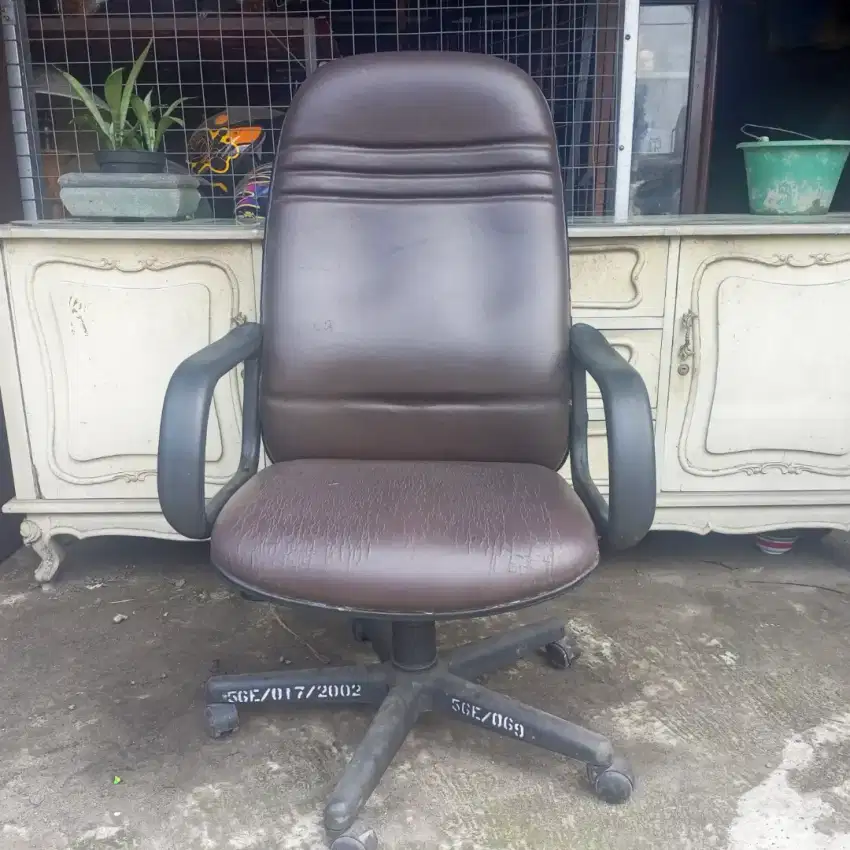 Kursi Kantor Hidrolik Jumbo Yūbi Cover Sintetis Sandaran Tinggi