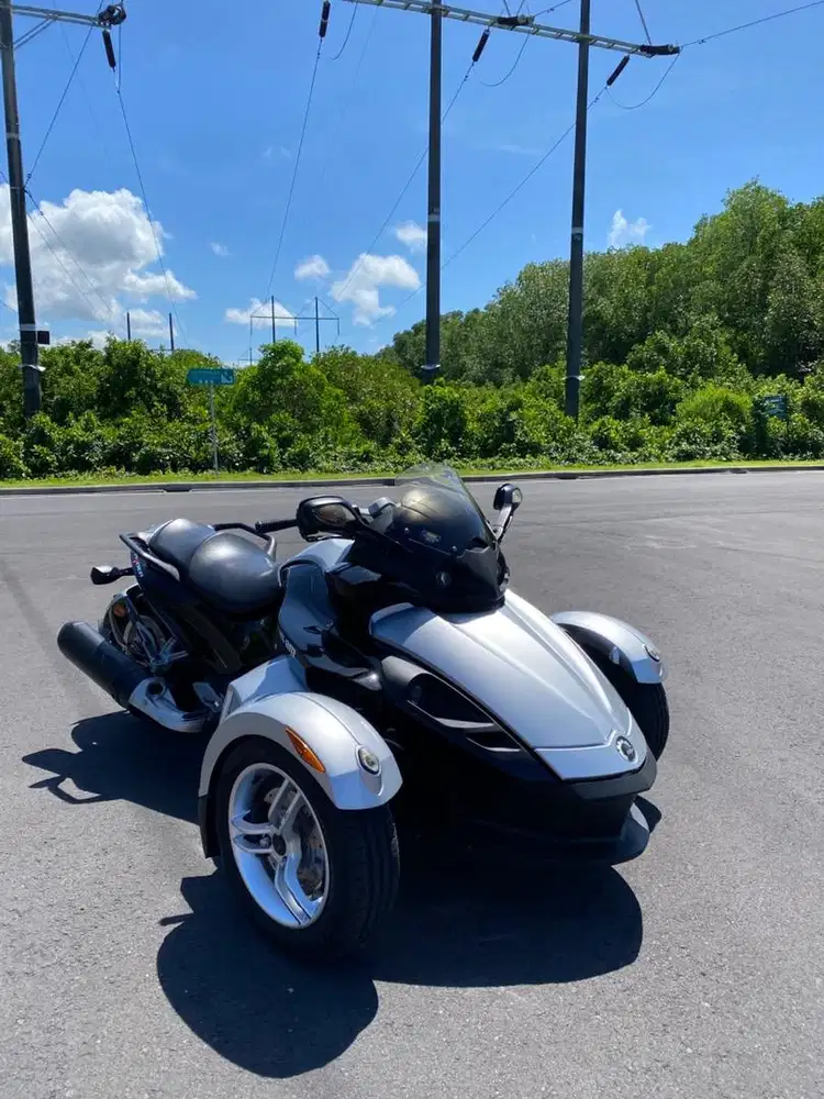 Can am spyder roadster