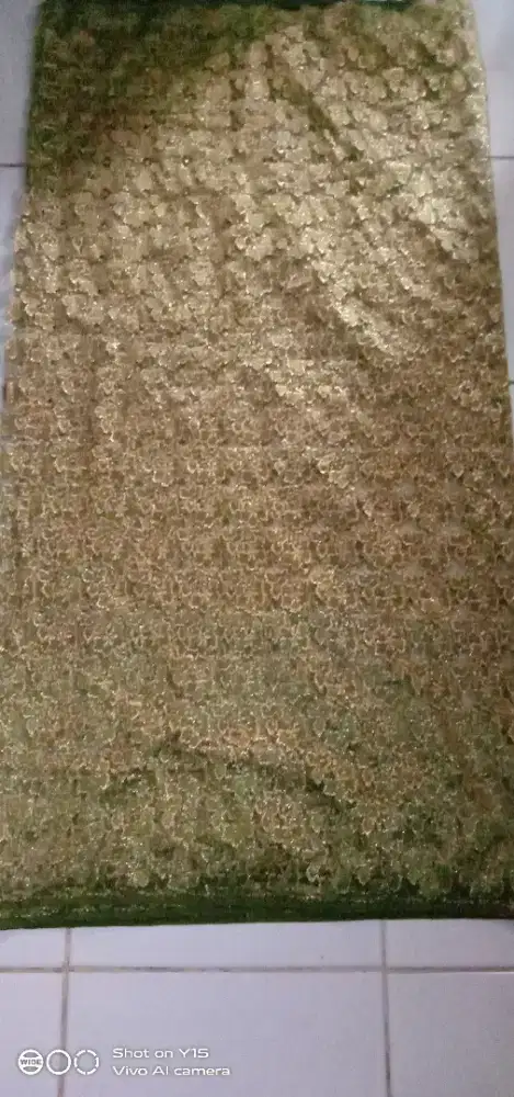 Dijual  bahan brokat warna hijau lumut muda nuansa emas (gold)