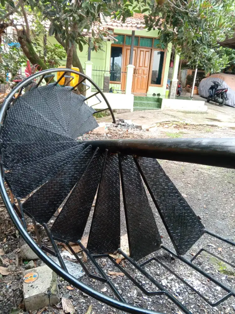 Tangga keong ukuran tinggi 4 m lebar 80cm