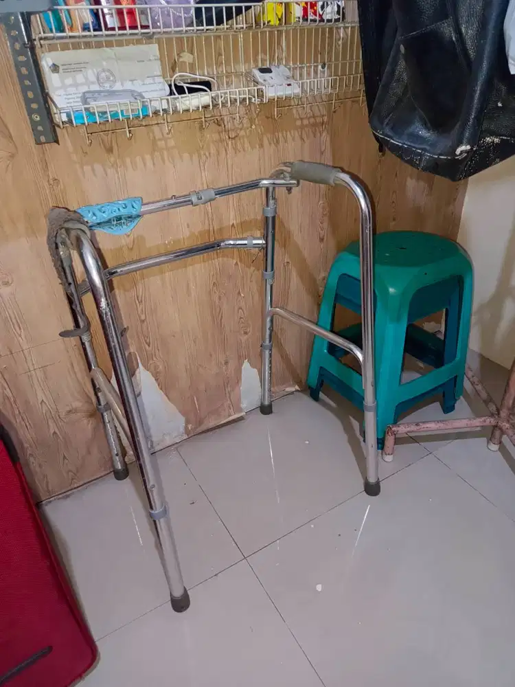 Penyangga jalan org tua/org sakit, kondisi bgs banget