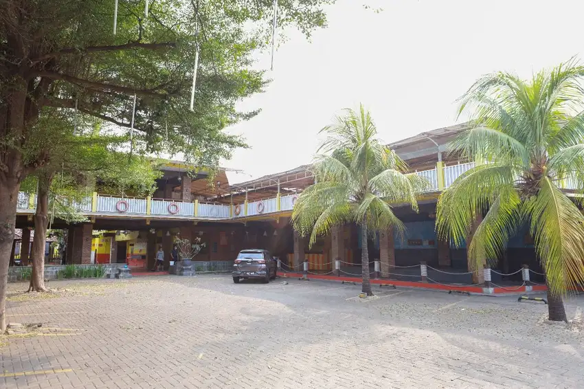 Dijual Cepat Bangunan Eks.Resto 2 Lantai - Jl. Tole Iskandar - Depok
