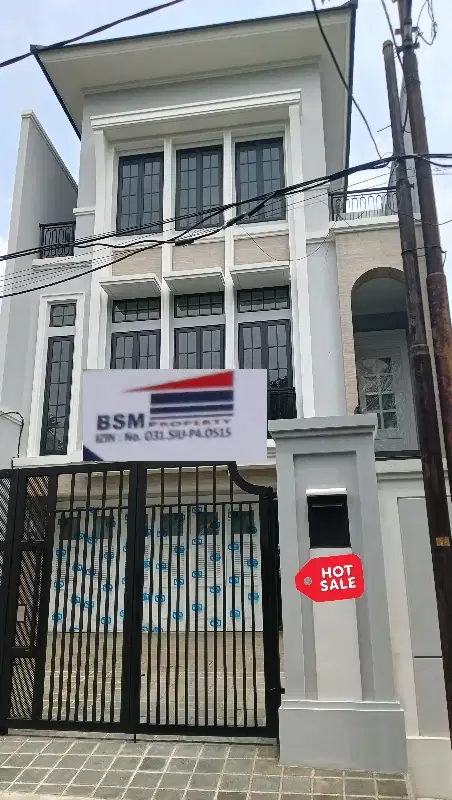 Dijual Rumah Baru 3 lantai  6 menit  ke perkantoran  Ampera Raya