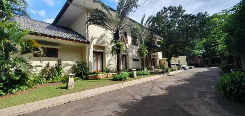 Rumah Mewah Disewakan di Pejaten Dekat Kemang dan Kuningan