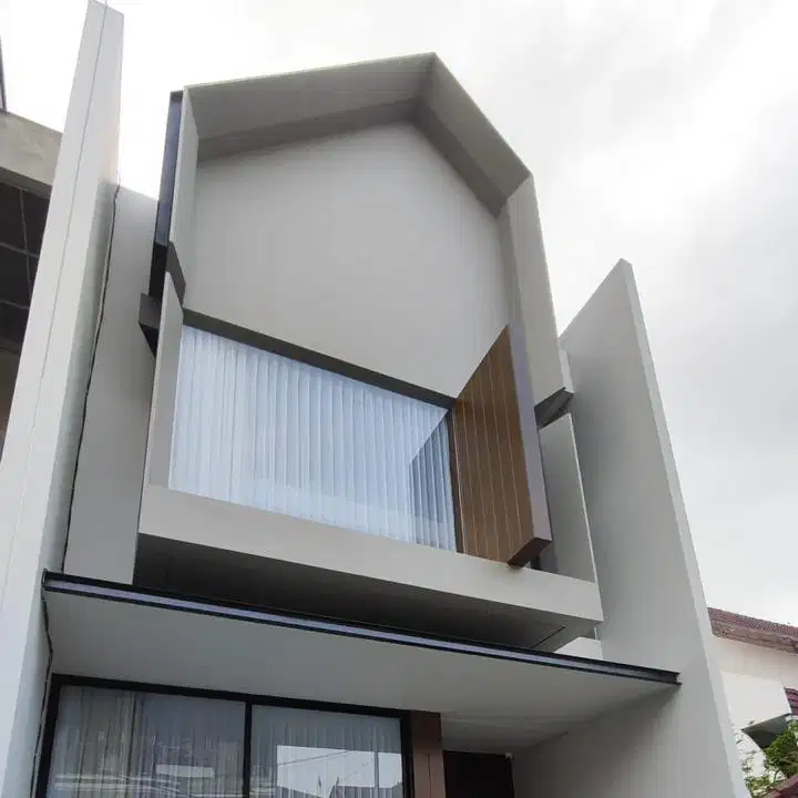 Dijual RUMAH baru 5,5x22, DAERAH DHARMAHUSADA READY full furnished