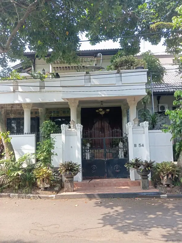 Dijual rumah di Witana Harja dengan view danau