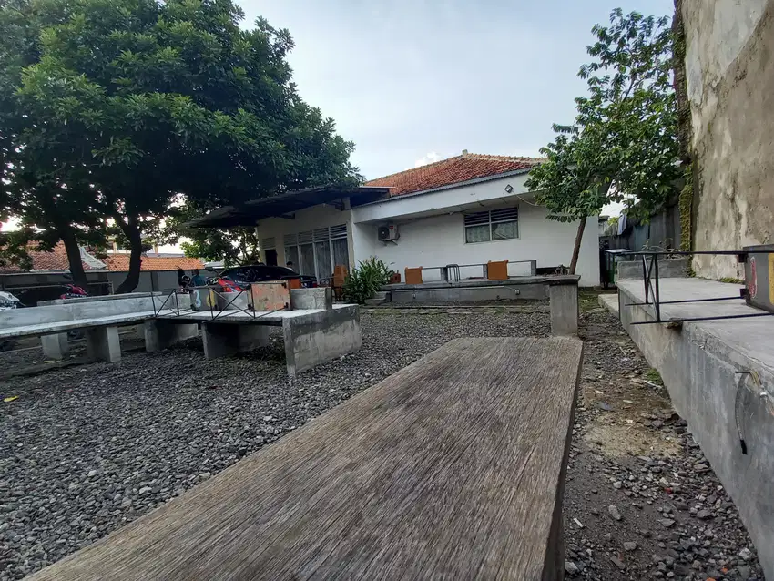 Tanah Bangunan luas di Jalan raya Kramat Jati cocok untuk komersial