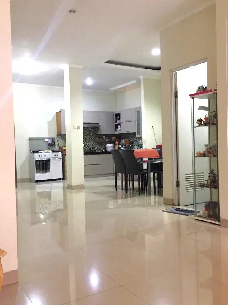 Rumah 2Lt 7x15 4+1KT 3 AC Cluster Fitonia Casa Jardin Residence