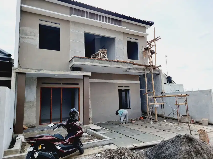Rumah Cantik 2 Lt Modern Finishing Hanya 5 Menit ke RS Oen Solo Baru
