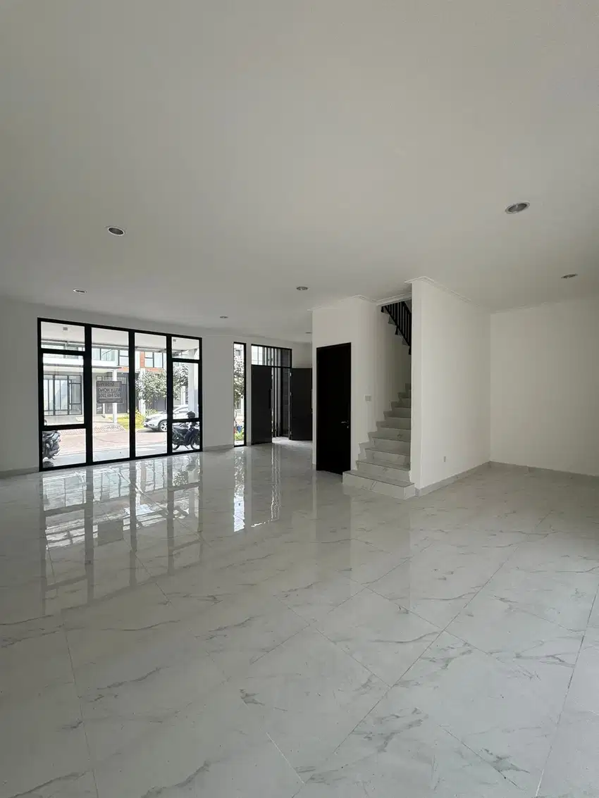 DISEWAKAN RUMAH PIK 2 3+1 KAMAR TIDUR 2 LANTAI 8X20