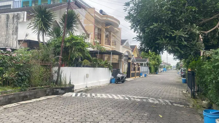Rumah dalam perumahan banyuraden gamping strategis