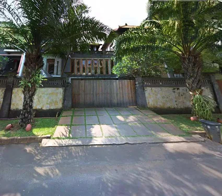 Dijual Rumah Gaya Bali di Jakarta Barat, SHM, Dekat Tol & Mall