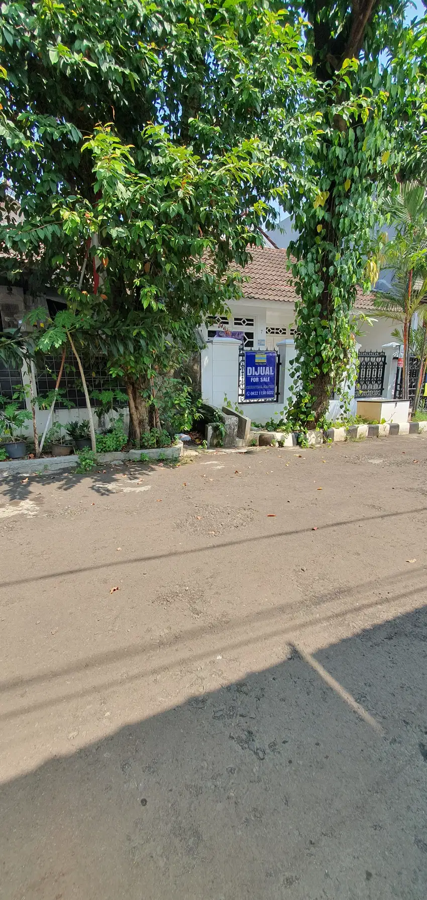 Rumah dalam komplek di Kranggan Permai aman, air jernih, di JUAL CEPAT