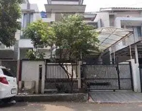 Rumah 2 Lantai Modern di Jantung Taman Galaxy
