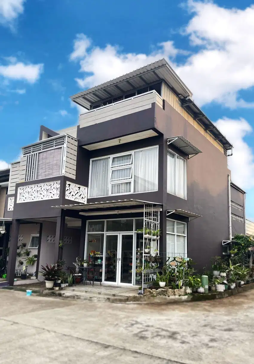 Dijual Rumah Bagus  hook 3 Lantai di Buah Batu Square dekat Podomoro
