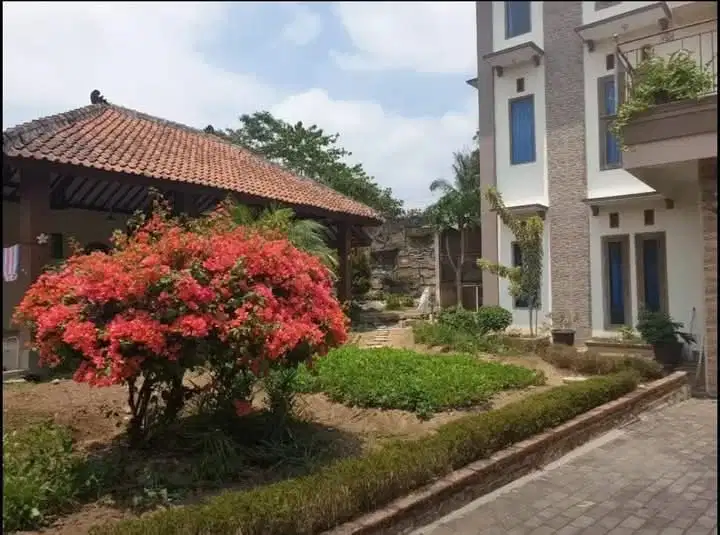 DIJUAL RUMAH MEWAH 3 Lantai DEKAT JAPUNAN MERTOYUDAN