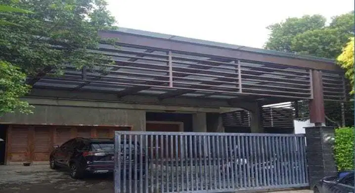 Dijual Rumah 2 lantai komplek mewah dijalan kintamani kelapa gading