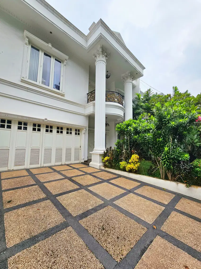 Rumah Dijual Tebet Barat, Jalan Utama. Ada Pool, Mewah - NEGO