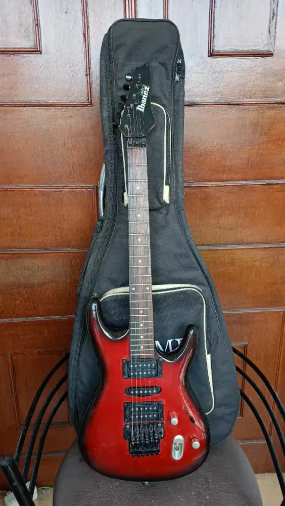 GITAR ELEKTRIK IBANEZ ( RED COLOUR )