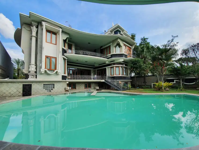 Jual Rumah Luxury Golf View Graha Family Main Road