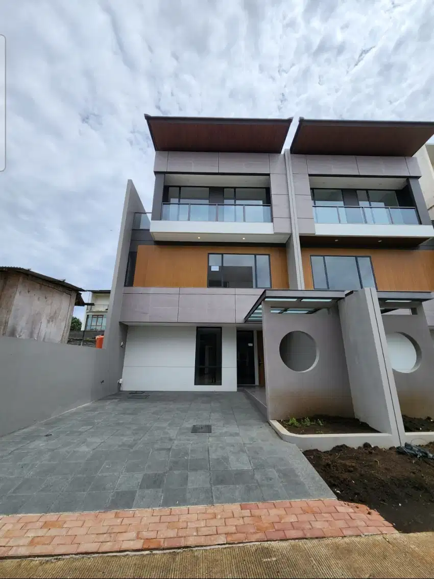 Mewah.. Rumah Baru Fasilitas Kolam Renang di Area Ekslusif Setra Duta
