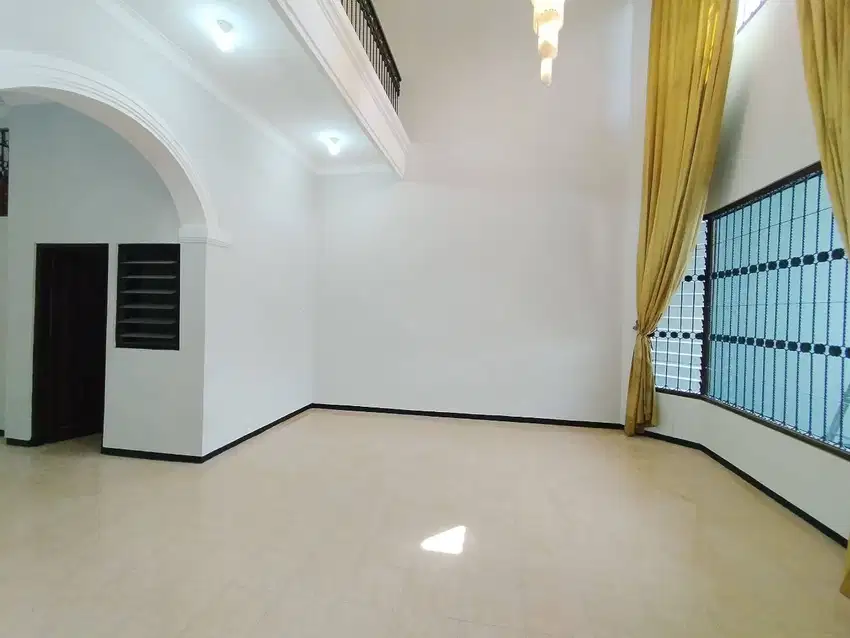 Rumah 2 Lantai Siap Huni Ngagel Tengah Kota Dekat Kertajaya, Manyar