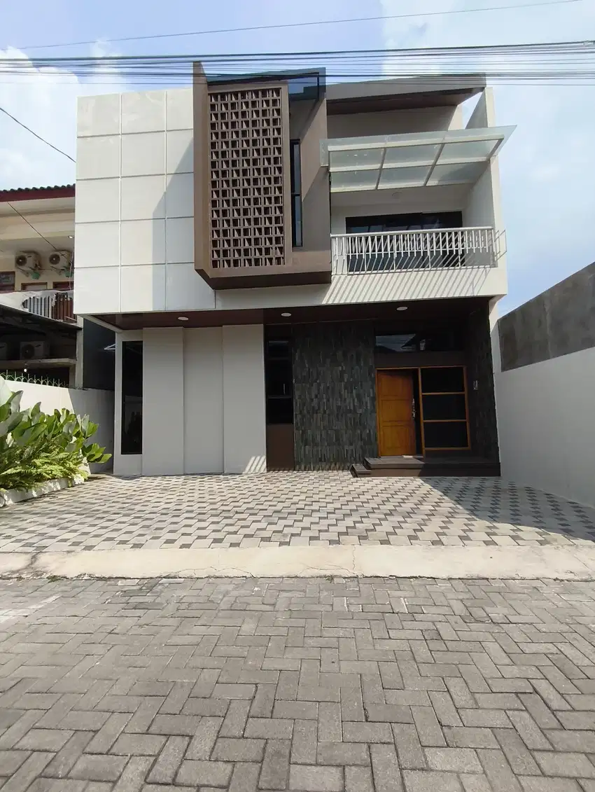 Rumah  2 Lantai Di Monjali, Selatan Hotel Hyatt