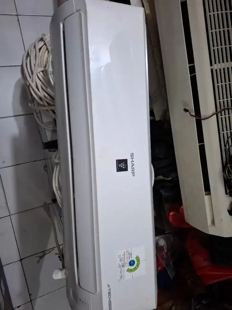 AC sharp inverter 1pk kondisi 95%