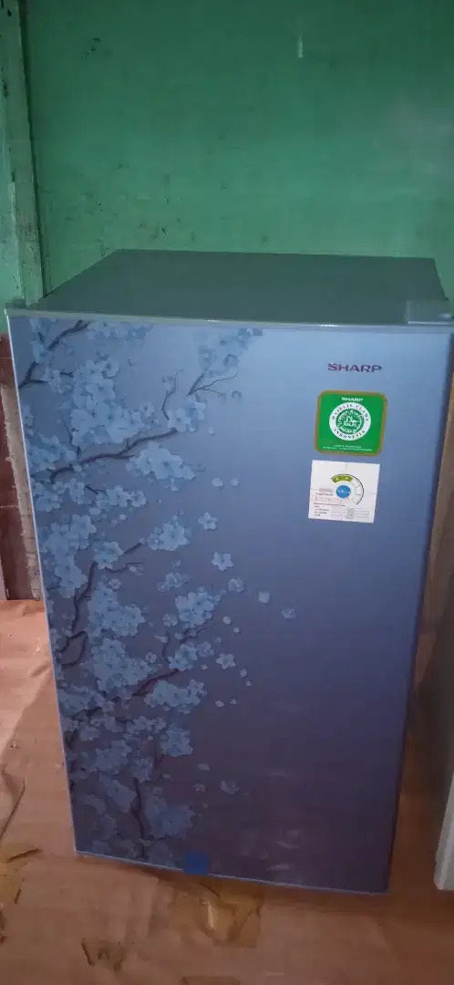 Kulkas 1pintu Sharp kirei bunga