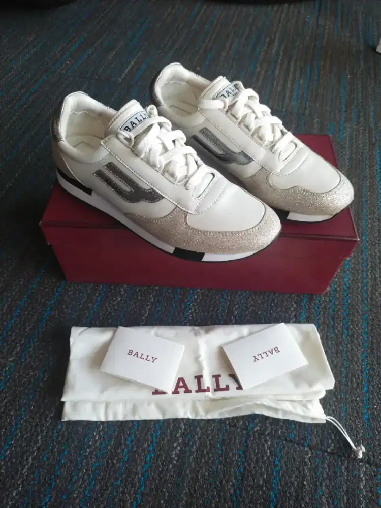 Kondisi like new  BALLY Sneakers authentic