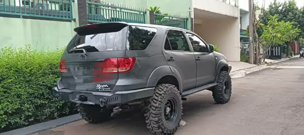 jual fortuner v lux 4x4 bensin CBU 2007