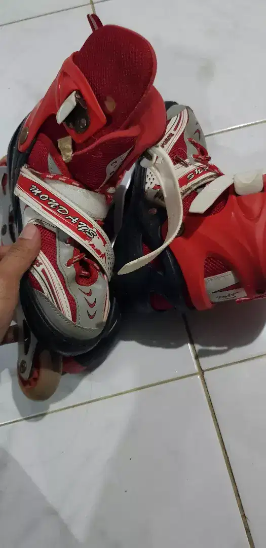 SEPATU RODA BEKAS ANAK - ANAK