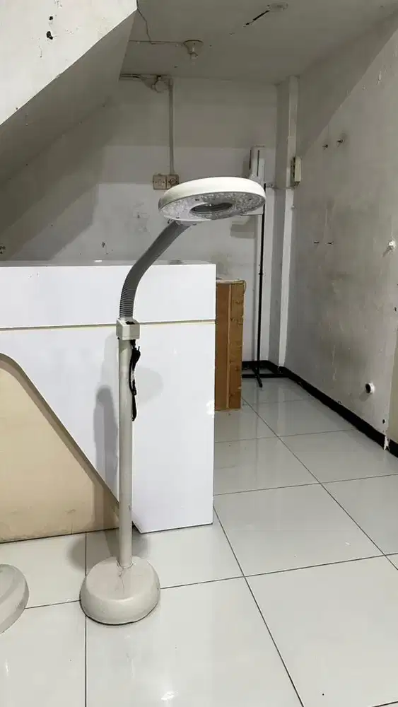 jual lampu LED berdiri dengan kaca pembesar (magnifier)