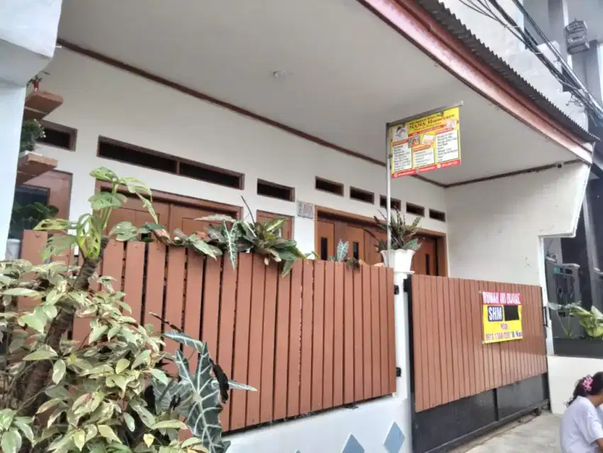 Dijual Rumah Lantai 2  + 1 kamar Gudang Lantai 3 
Di Kunciran