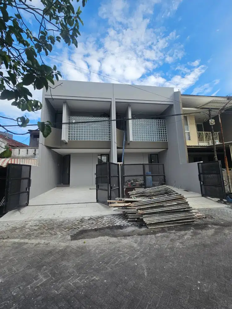 Rumah 2 lantai baru gress Sutorejo