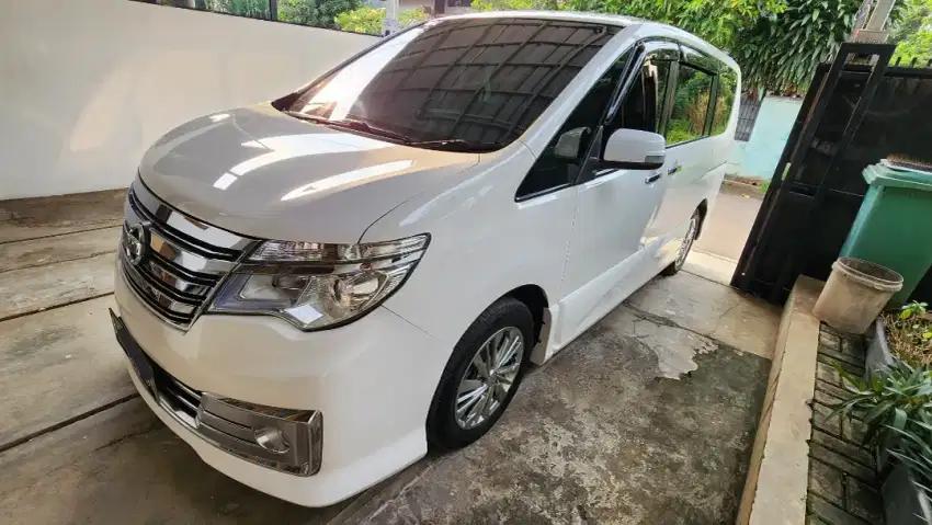 Nissan Serena HWS Autech 2015
Warna Putih