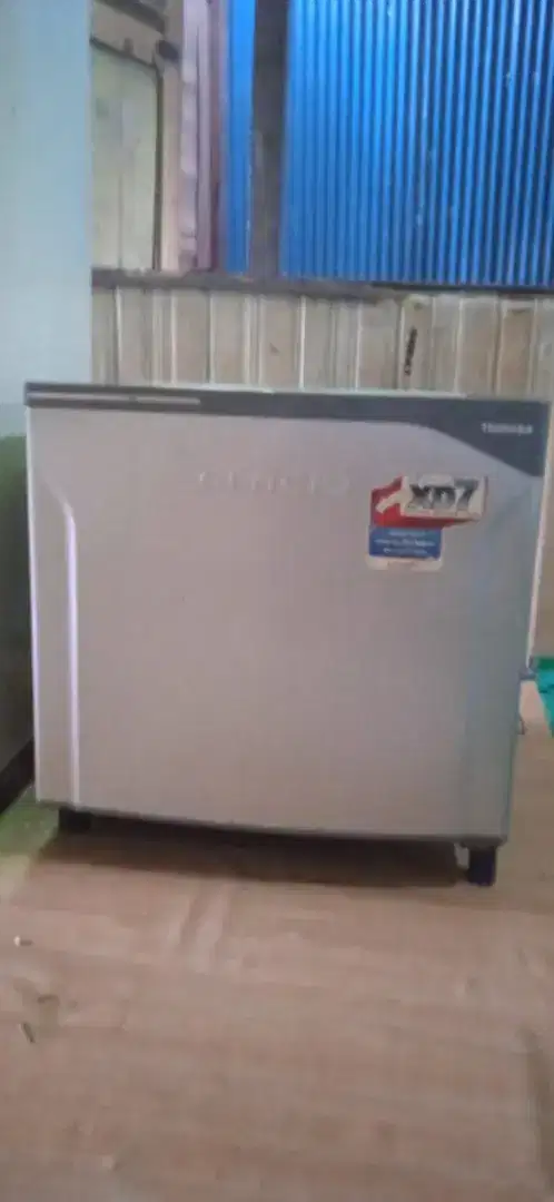 Jual kulkas mini siap pakai msh ori bening mulus pakaian pribadi