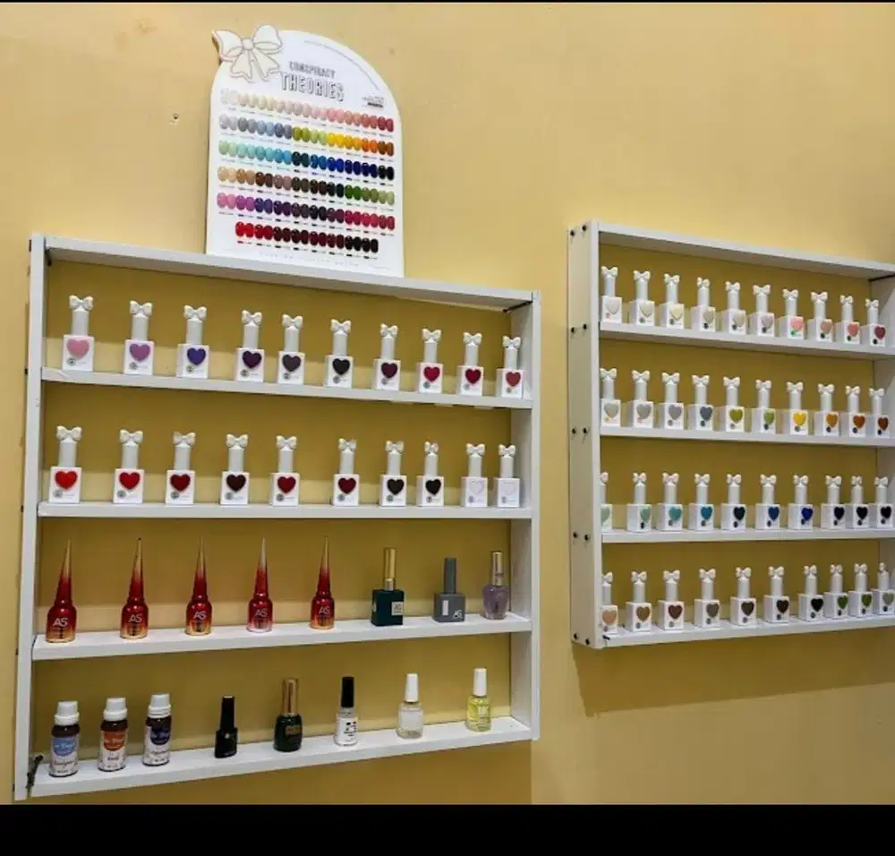 Nail art dan meja kursi