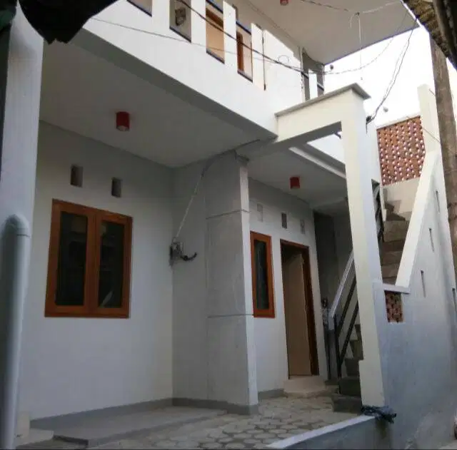 Disewakan Rumah 4 Petak - Semi Exlusive - Nyaman - Strategis - Kb Lama