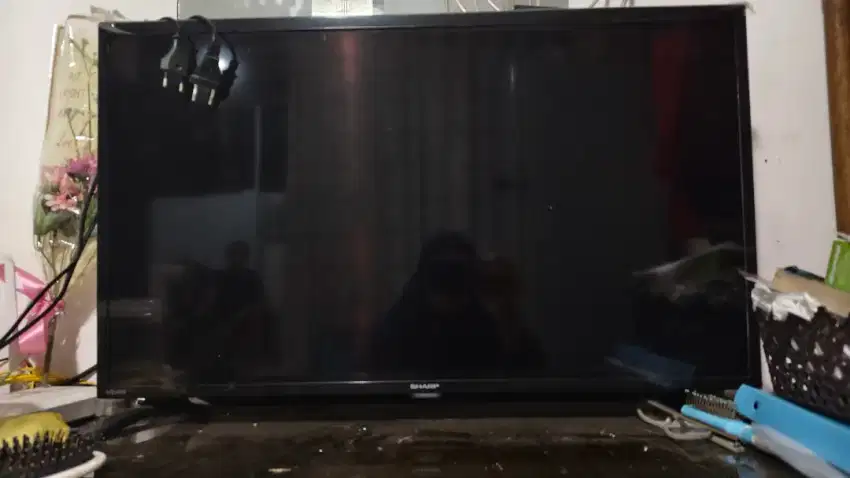 TV LCD 32 Inch Merk Sharp