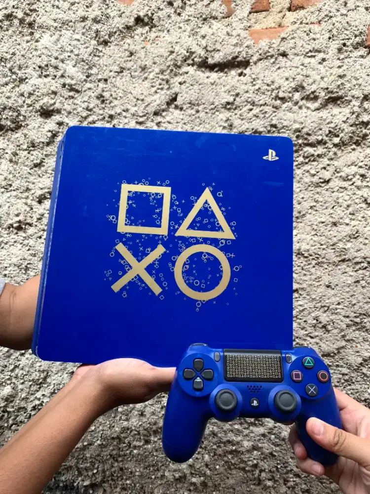 PlayStation 4 PS4 Days of Play Edition