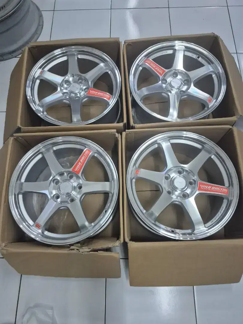 Velg baru Volk rays TE37 SL R17 pcd 5×114.3 lebar 8 et35..4pcs