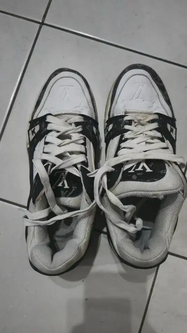 Sepatu Lv ( louis viutton ) made in italy