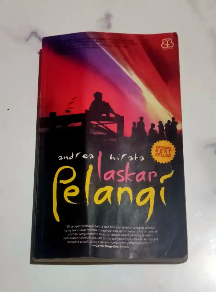 Buku Novel Laakar Pelangi