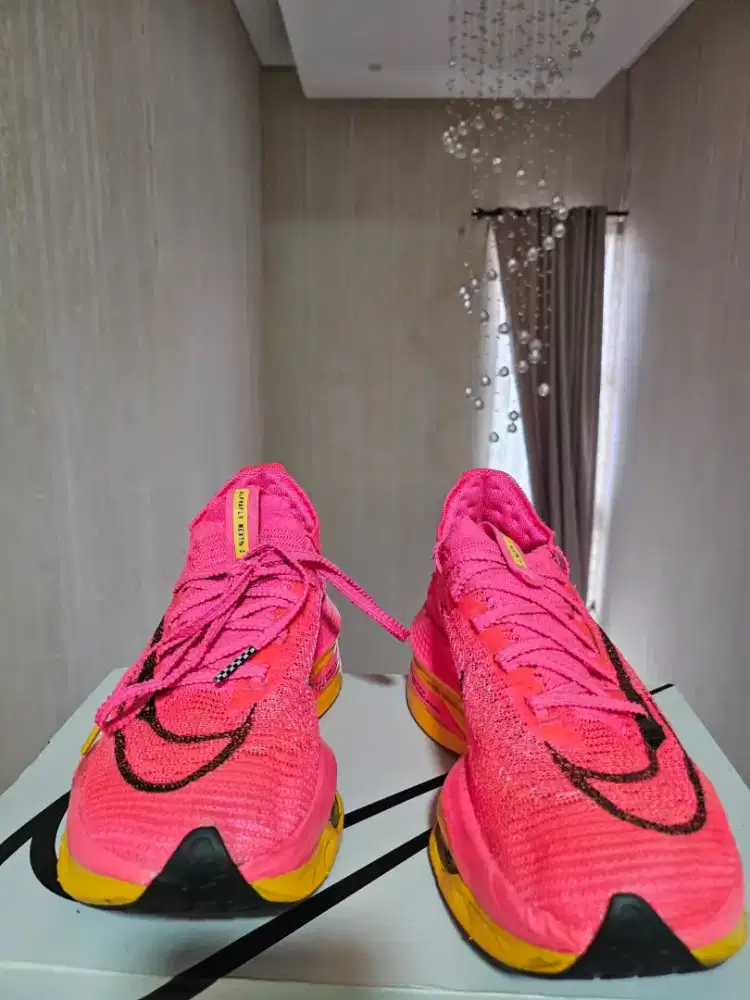 Sepatu Lari Alphafly next %2 pink dipake cuma 3x size 38 LNIB