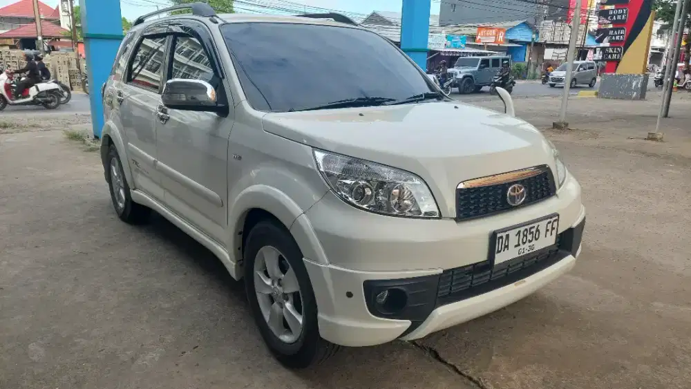 Toyota Rush TRD Sportivo Manual warna Putih