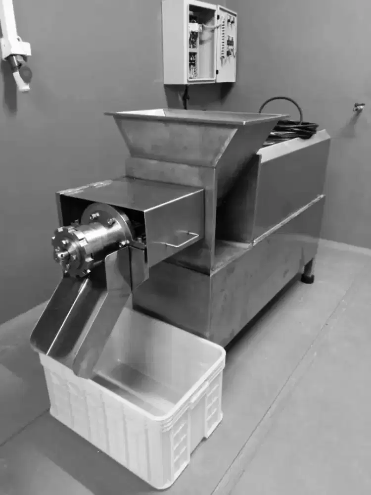 MESIN PEMISAH DAGING dari TULANG (MDM)