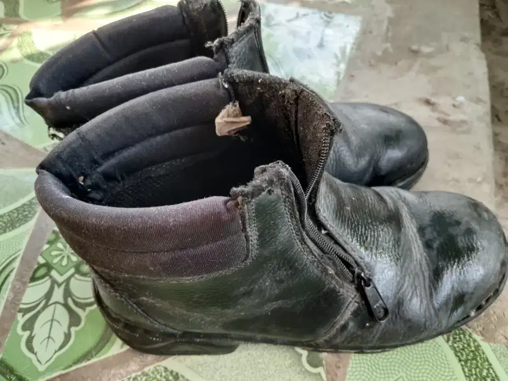 Di jual cepat sepatu septi jrng di pakai lagi krn bth uang