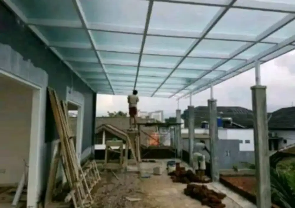 Pemasangan kanopi kaca